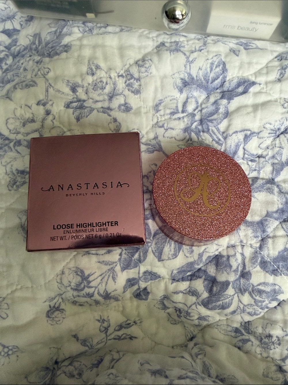 Anastasia Beverly Hills Loose Highlighter - Rose Gold Glitter Lid